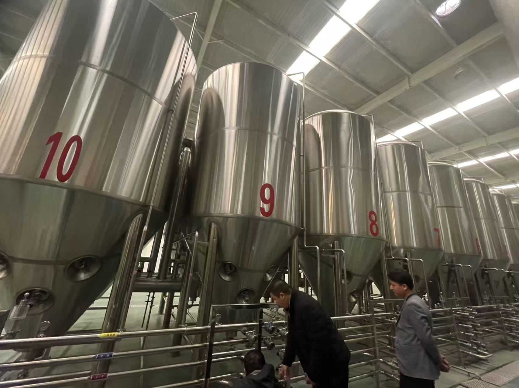 延津精酿啤酒设备厂—平面布置、设备设计、制造、调试、培训等一条龙服务
